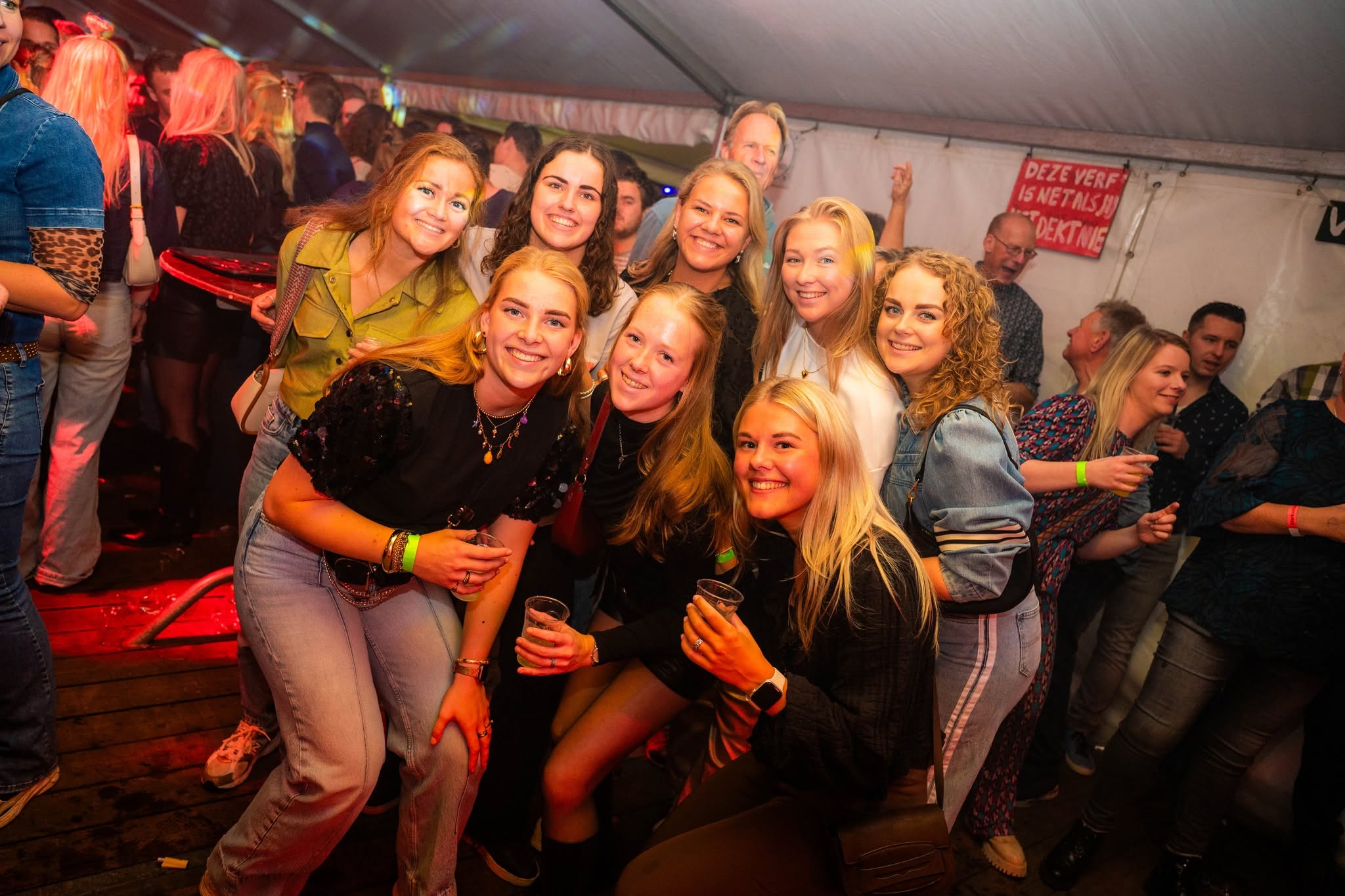 Vriendinnen samen op Hand in ’n Tuk Fest